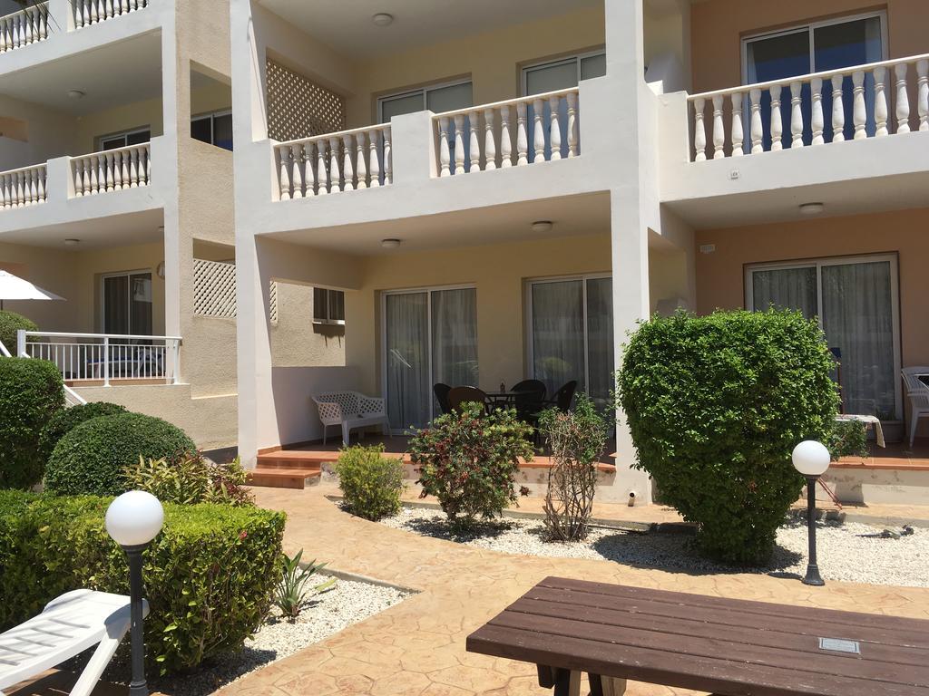 Diana Gardens Apartment Пафос Екстериор снимка