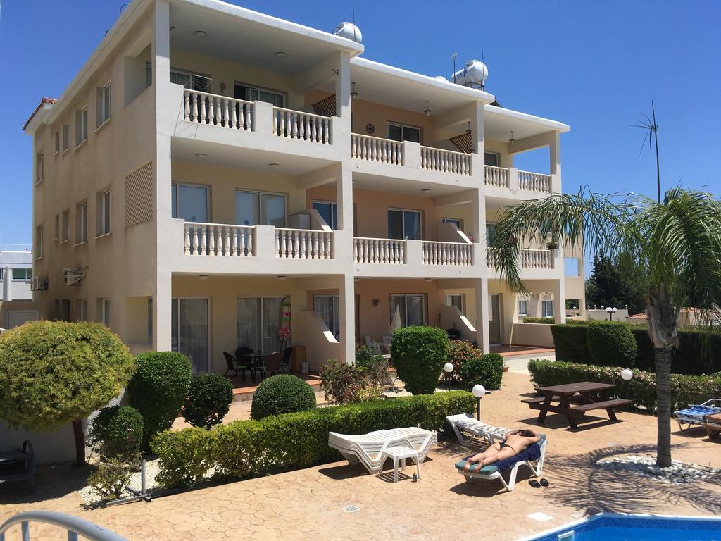 Diana Gardens Apartment Пафос Екстериор снимка