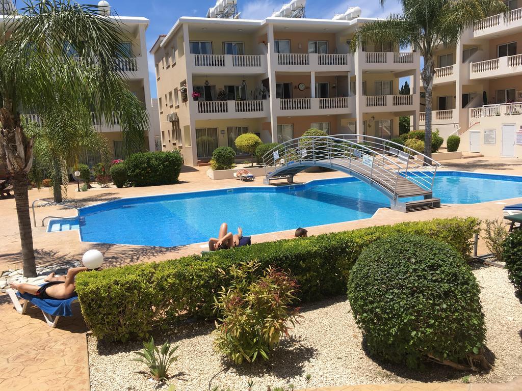 Diana Gardens Apartment Пафос Екстериор снимка