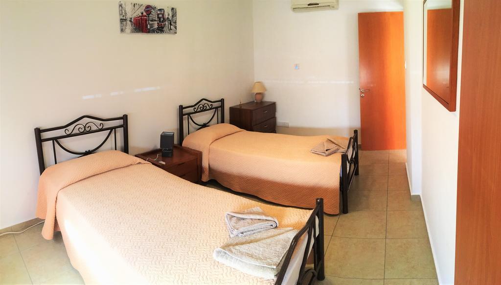 Diana Gardens Apartment Пафос Екстериор снимка